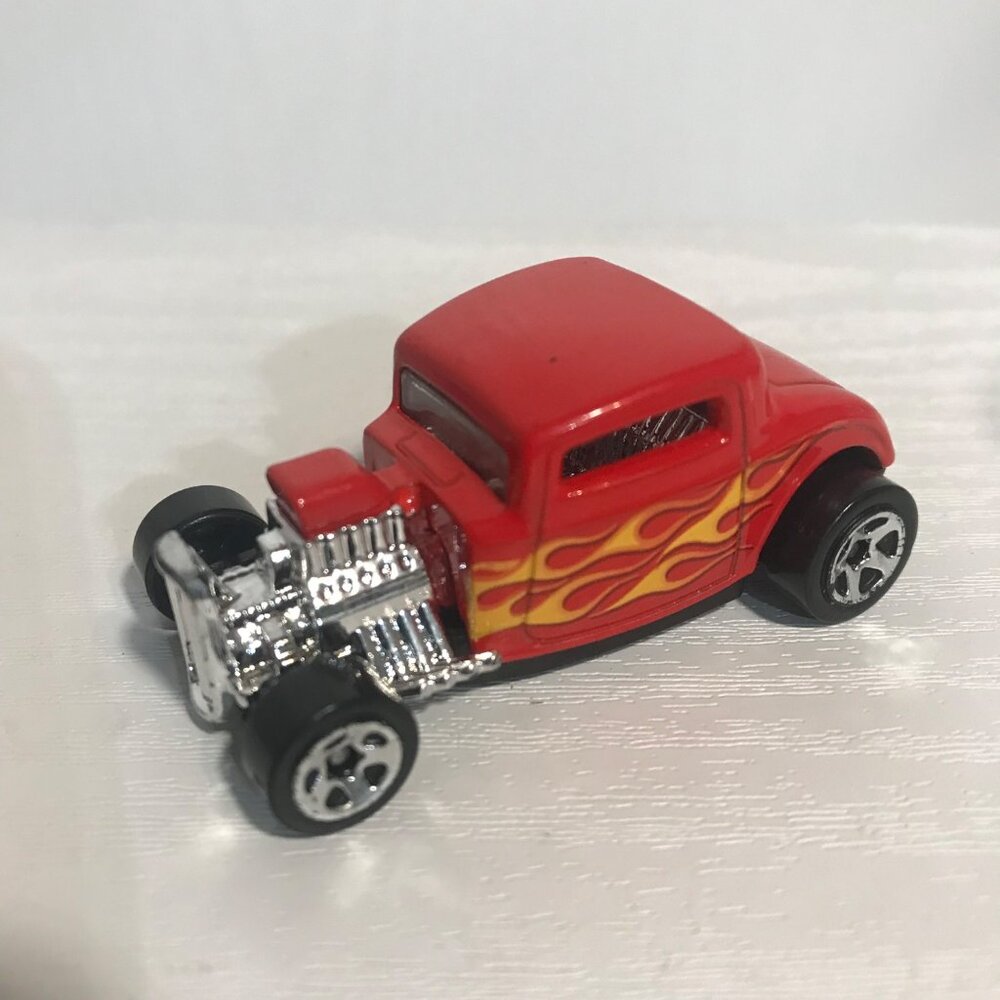 Hot Wheels 1932 Ford Red Hot Rod Die-Cast Car With Flame Decals 1997 Model